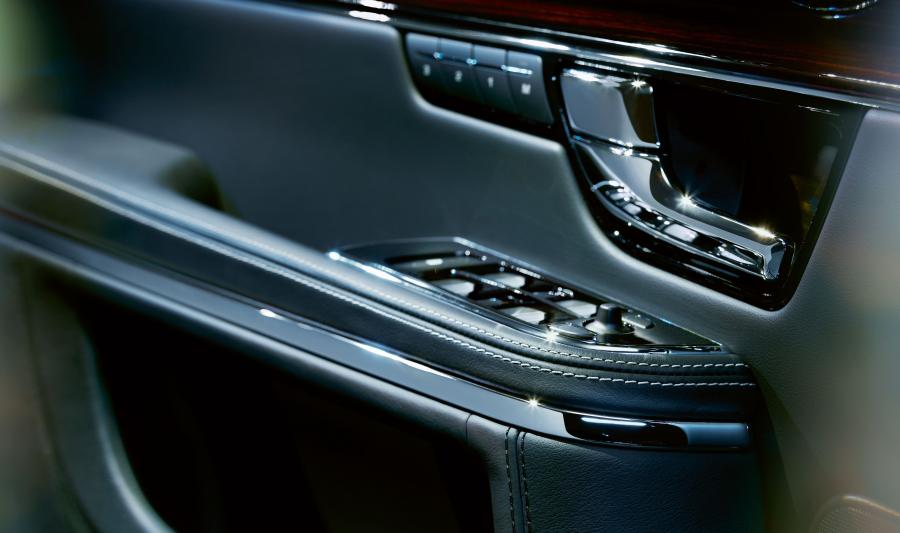 Jaguar XJ 2009 года  (фото 55 из 142)